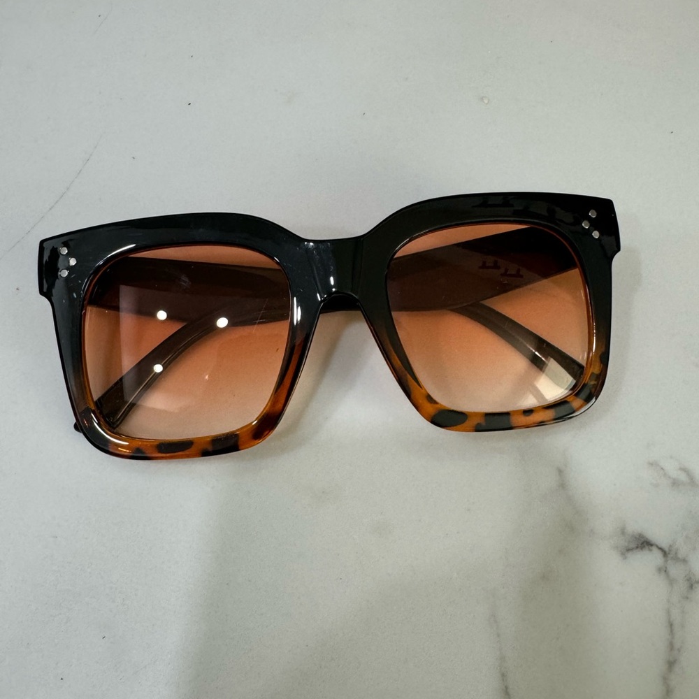 Sunglassess